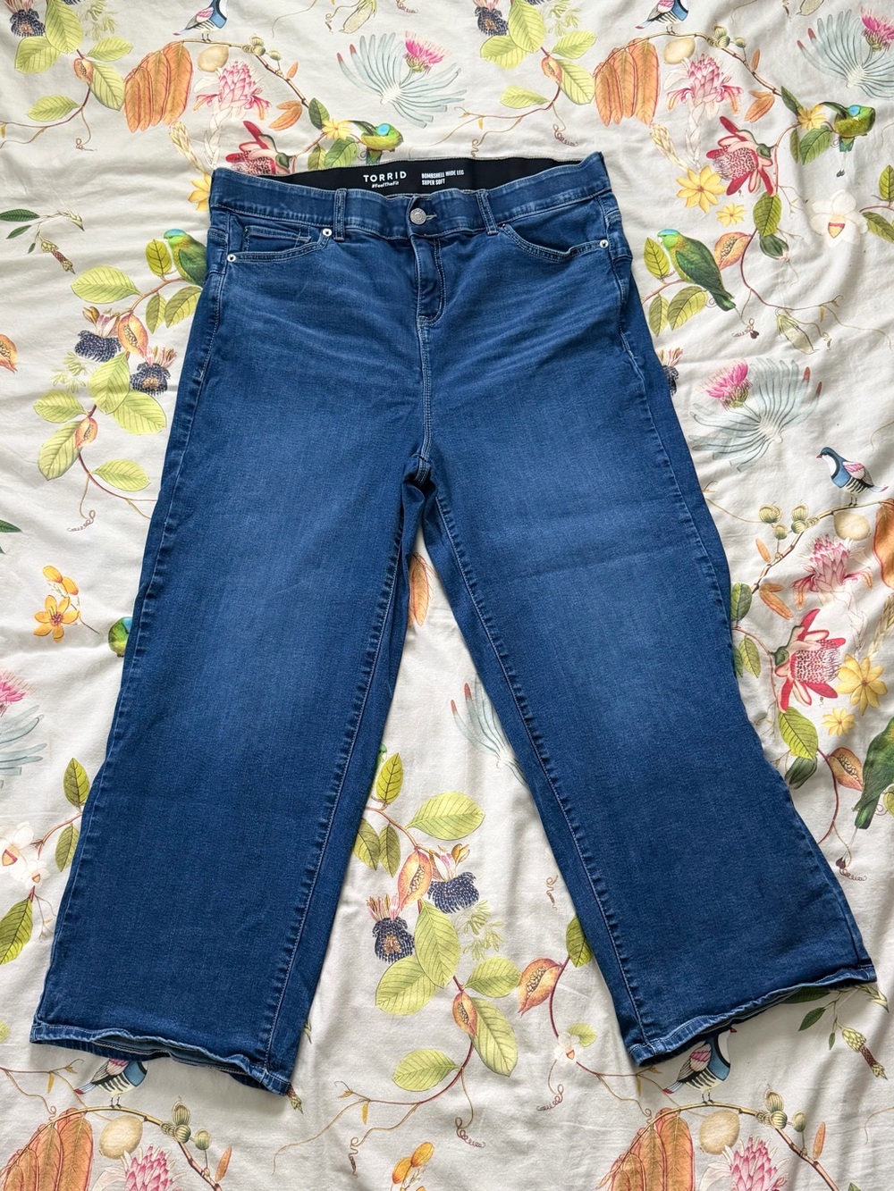 Torrid Size 18S Bombshell Wide Leg Super Soft Jeans – Medium Wash